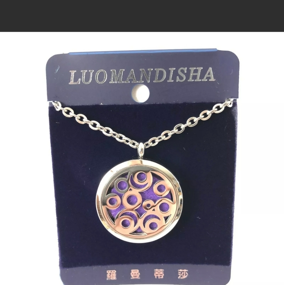Luomandisha necklace